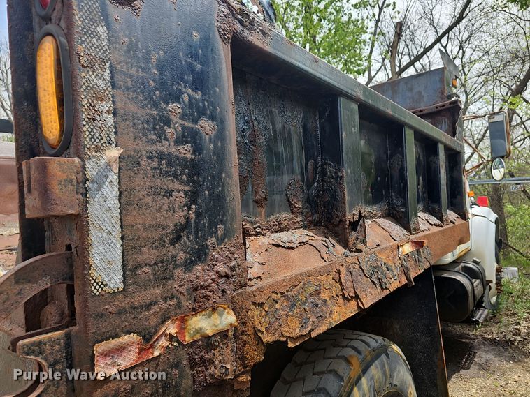 image for item DO7801 2001 International 4900 dump truck