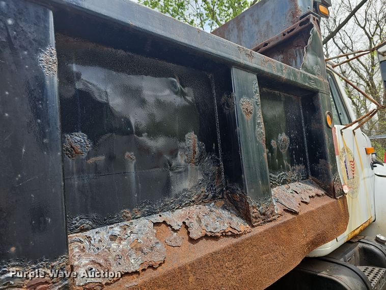 image for item DO7801 2001 International 4900 dump truck