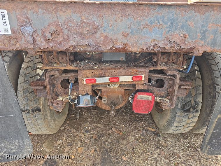 image for item DO7801 2001 International 4900 dump truck