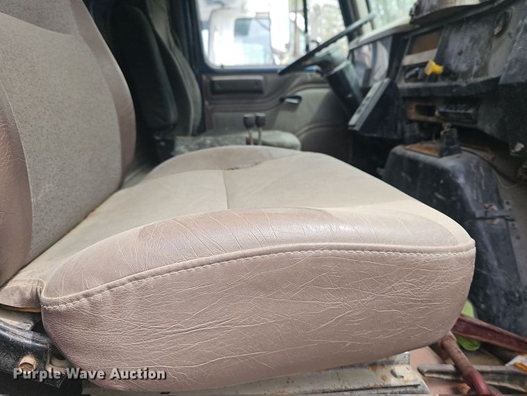 image for item DO7801 2001 International 4900 dump truck