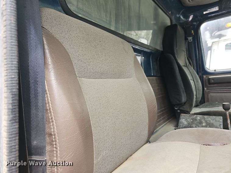 image for item DO7801 2001 International 4900 dump truck