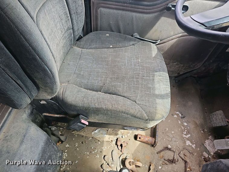 image for item DO7801 2001 International 4900 dump truck