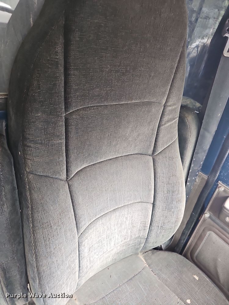 image for item DO7801 2001 International 4900 dump truck