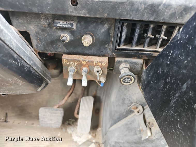 image for item DO7801 2001 International 4900 dump truck