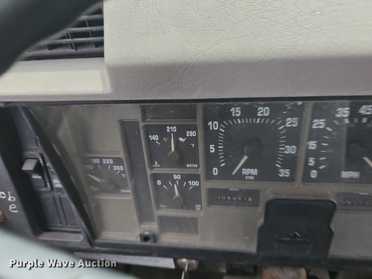 image for item DO7801 2001 International 4900 dump truck