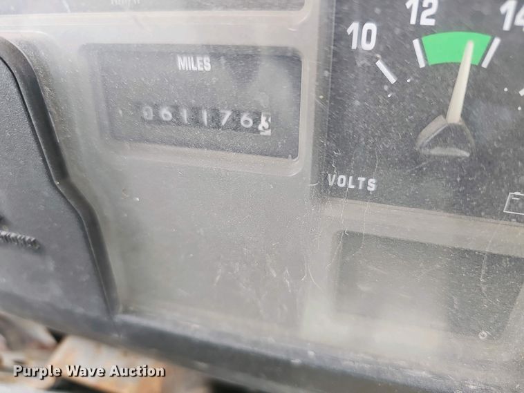 image for item DO7801 2001 International 4900 dump truck