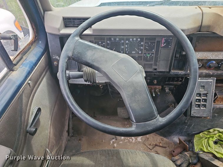 image for item DO7801 2001 International 4900 dump truck