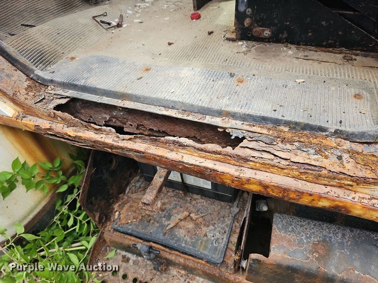 image for item DO7801 2001 International 4900 dump truck