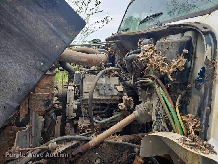 image for item DO7801 2001 International 4900 dump truck