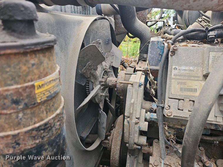 image for item DO7801 2001 International 4900 dump truck