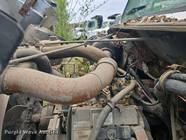 image for item DO7801 2001 International 4900 dump truck