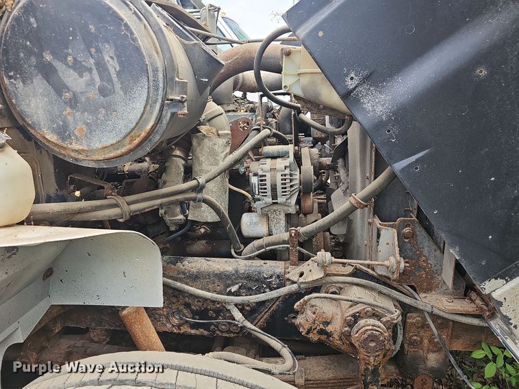 image for item DO7801 2001 International 4900 dump truck