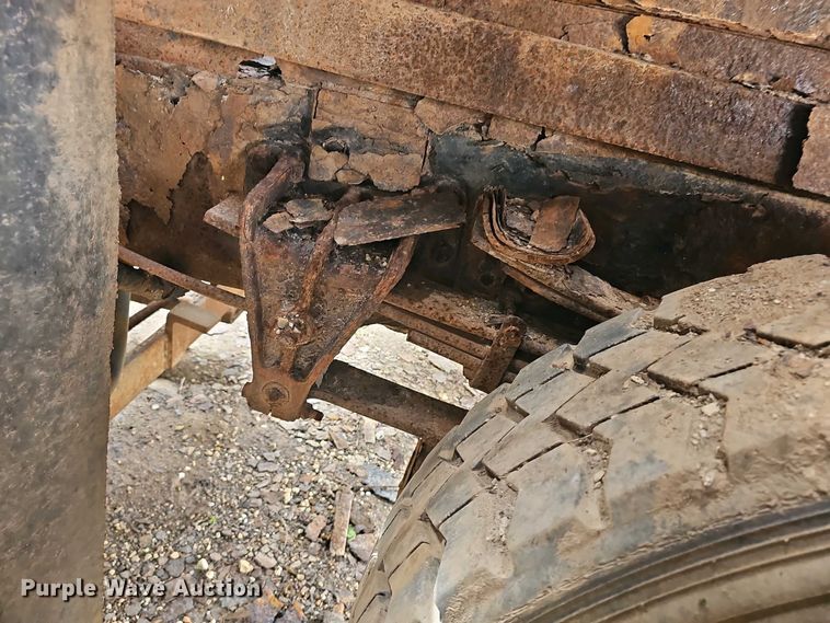 image for item DO7801 2001 International 4900 dump truck