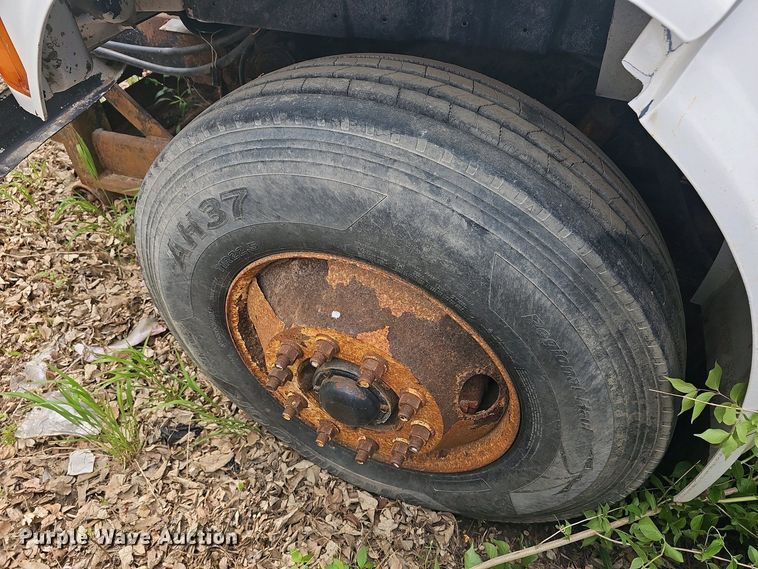 image for item DO7801 2001 International 4900 dump truck