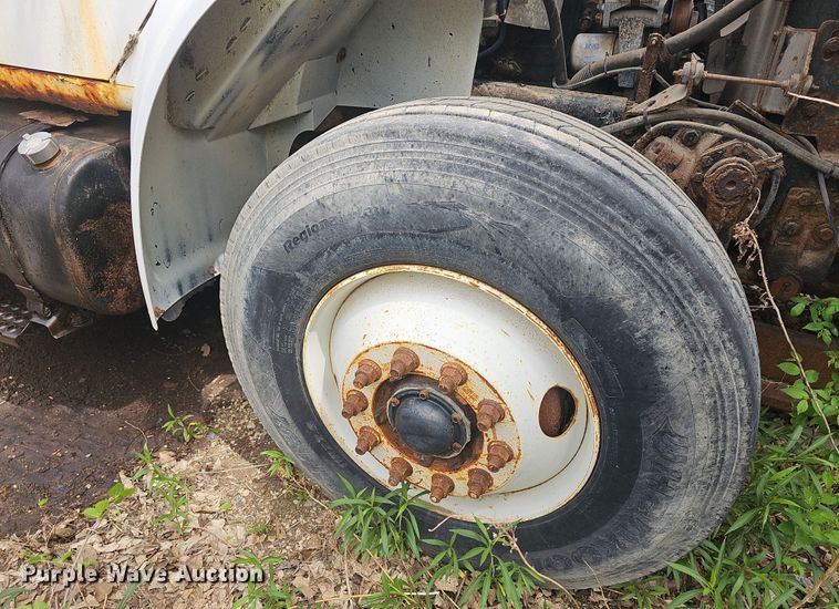 image for item DO7801 2001 International 4900 dump truck