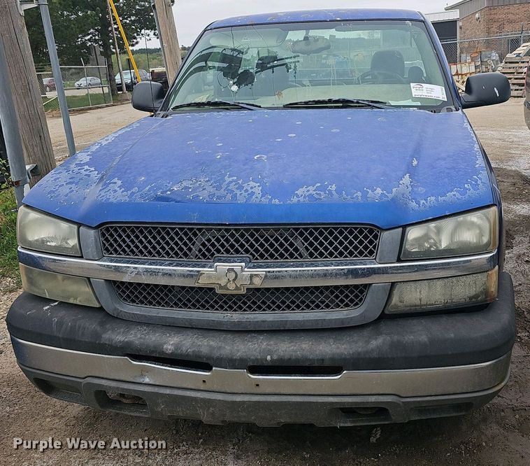 image for item DO7843 2004 Chevrolet Silverado 1500 pickup truck