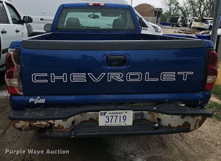 image for item DO7843 2004 Chevrolet Silverado 1500 pickup truck