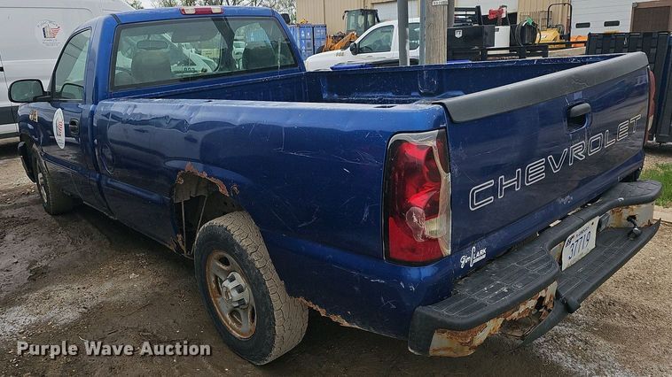 image for item DO7843 2004 Chevrolet Silverado 1500 pickup truck