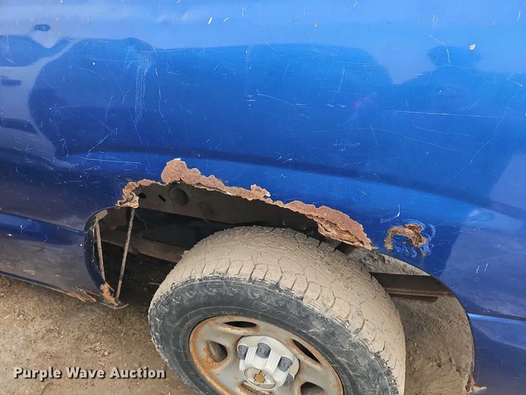 image for item DO7843 2004 Chevrolet Silverado 1500 pickup truck