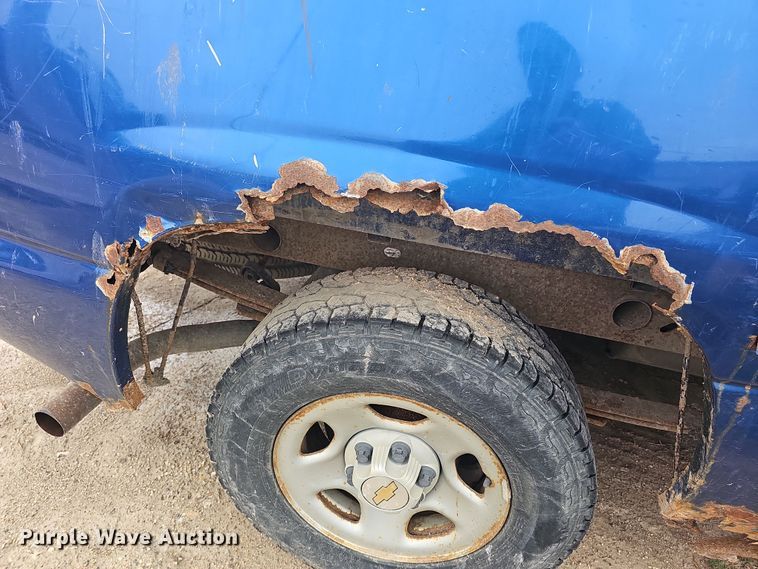 image for item DO7843 2004 Chevrolet Silverado 1500 pickup truck