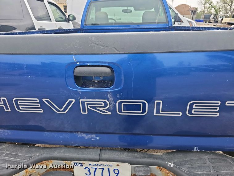 image for item DO7843 2004 Chevrolet Silverado 1500 pickup truck