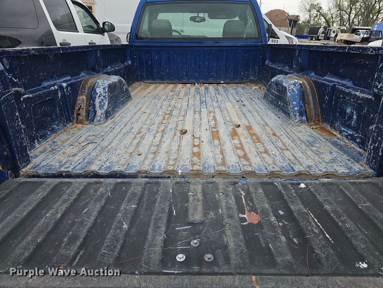 image for item DO7843 2004 Chevrolet Silverado 1500 pickup truck