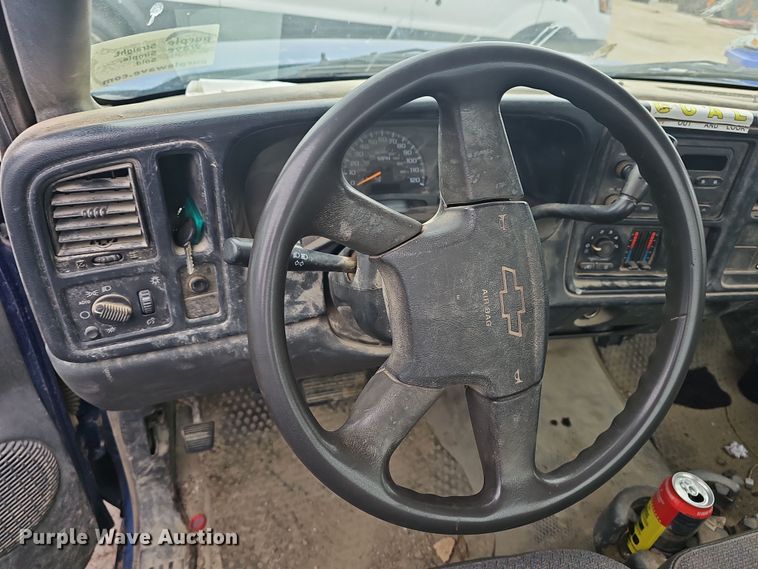 image for item DO7843 2004 Chevrolet Silverado 1500 pickup truck