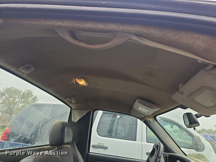 image for item DO7843 2004 Chevrolet Silverado 1500 pickup truck