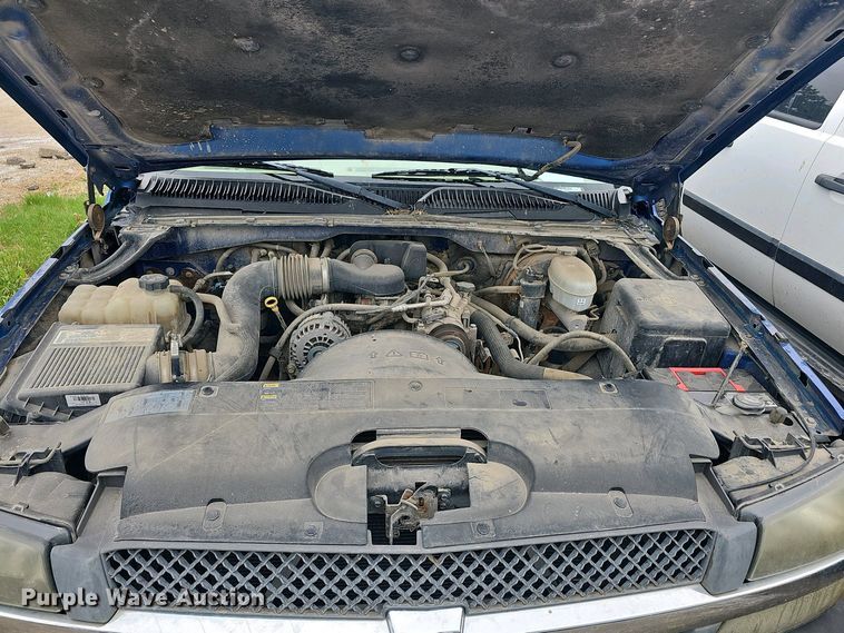 image for item DO7843 2004 Chevrolet Silverado 1500 pickup truck