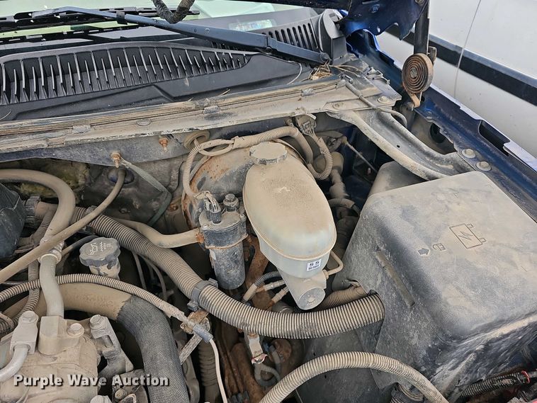 image for item DO7843 2004 Chevrolet Silverado 1500 pickup truck