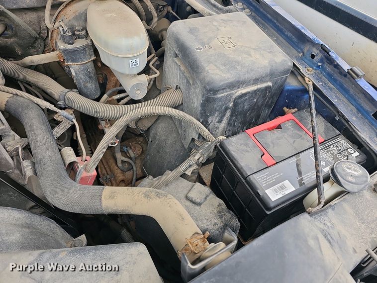 image for item DO7843 2004 Chevrolet Silverado 1500 pickup truck