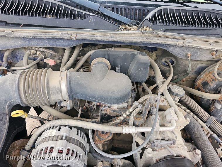 image for item DO7843 2004 Chevrolet Silverado 1500 pickup truck