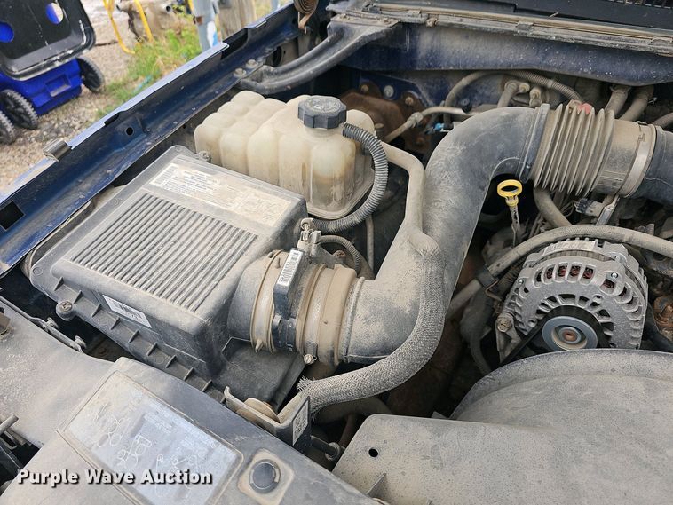 image for item DO7843 2004 Chevrolet Silverado 1500 pickup truck