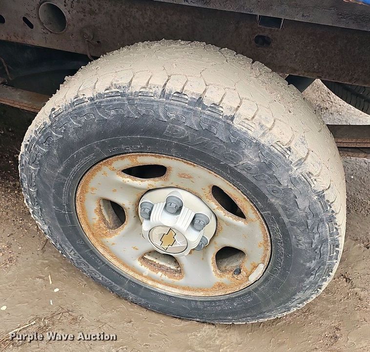 image for item DO7843 2004 Chevrolet Silverado 1500 pickup truck