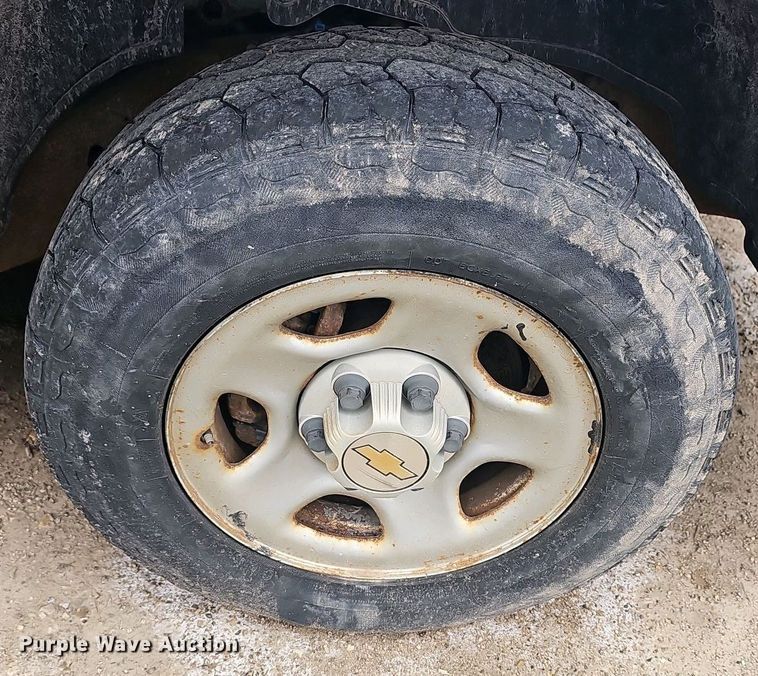 image for item DO7843 2004 Chevrolet Silverado 1500 pickup truck