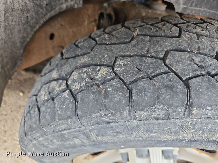 image for item DO7843 2004 Chevrolet Silverado 1500 pickup truck