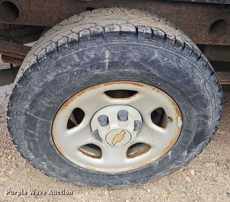 image for item DO7843 2004 Chevrolet Silverado 1500 pickup truck