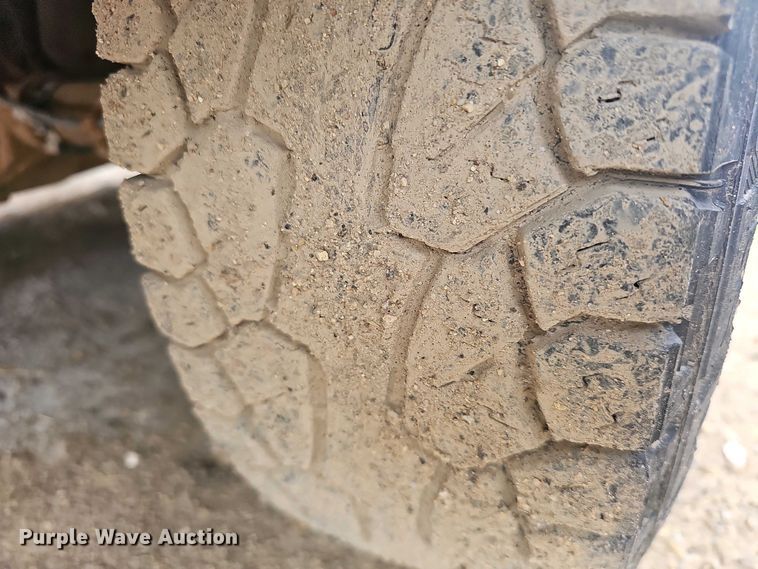 image for item DO7843 2004 Chevrolet Silverado 1500 pickup truck