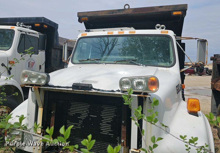 image for item DO7870 2001 International 4900 dump truck