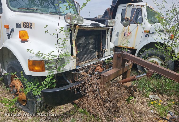 image for item DO7870 2001 International 4900 dump truck