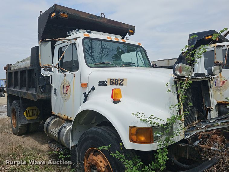 image for item DO7870 2001 International 4900 dump truck