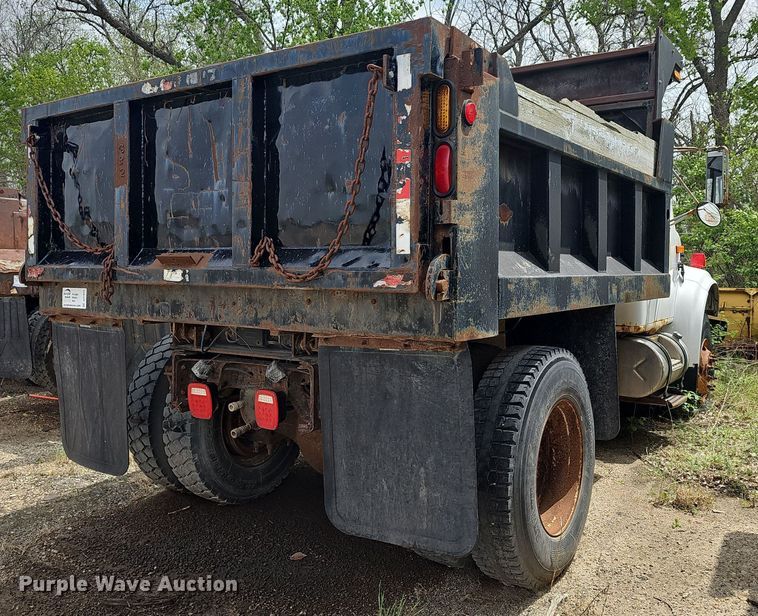 image for item DO7870 2001 International 4900 dump truck