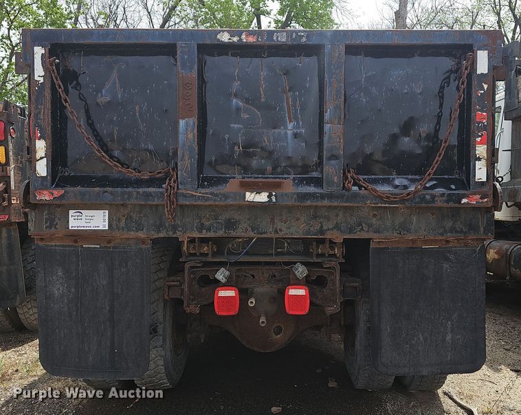 image for item DO7870 2001 International 4900 dump truck