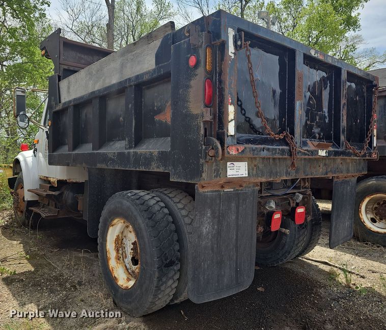 image for item DO7870 2001 International 4900 dump truck