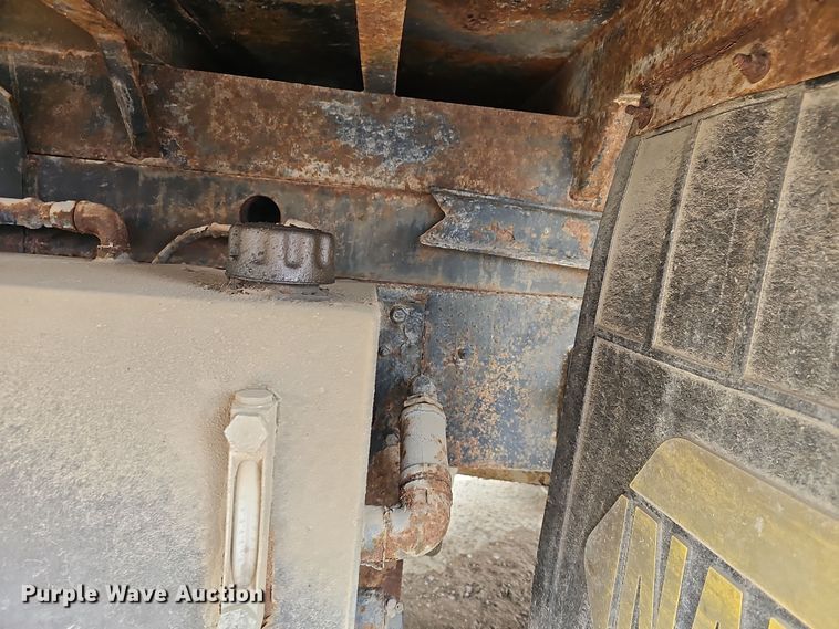 image for item DO7870 2001 International 4900 dump truck