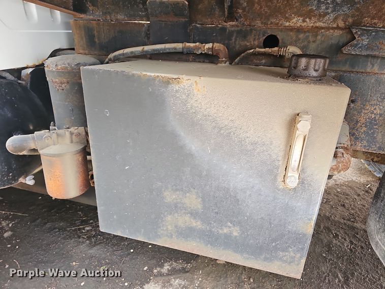 image for item DO7870 2001 International 4900 dump truck