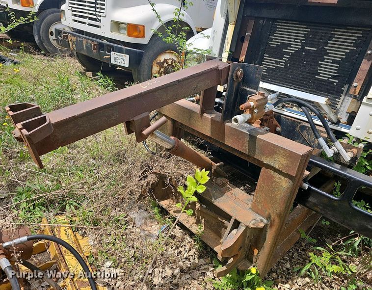 image for item DO7870 2001 International 4900 dump truck