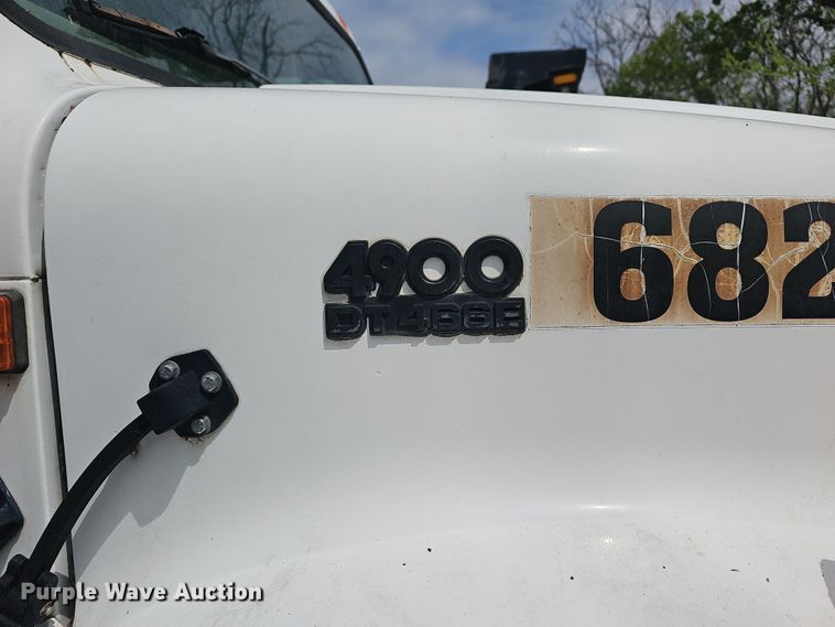 image for item DO7870 2001 International 4900 dump truck