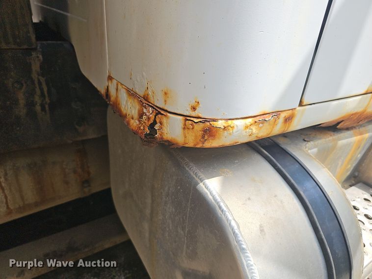 image for item DO7870 2001 International 4900 dump truck