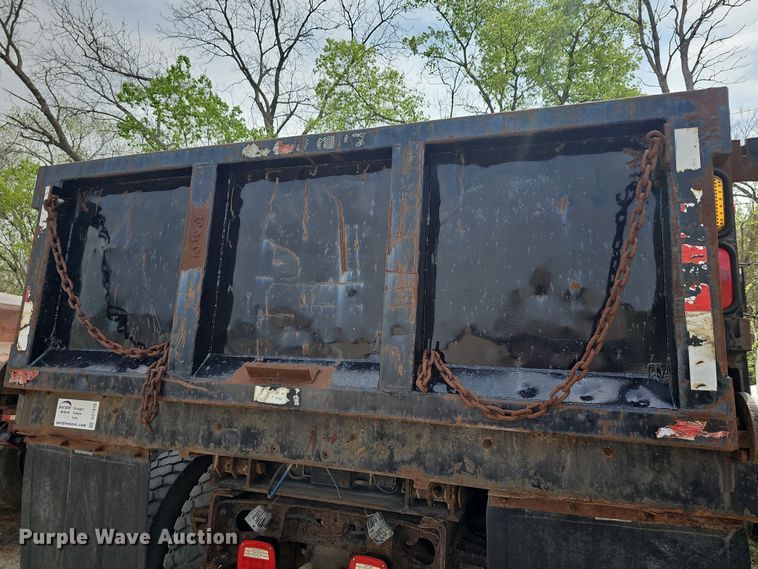 image for item DO7870 2001 International 4900 dump truck